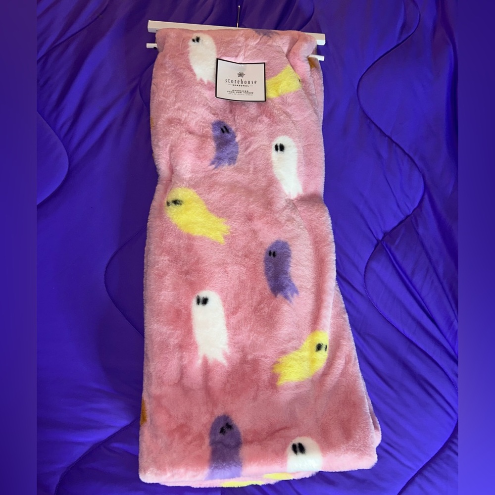 Storehouse -seasonal- Pink Ghost Faux Fur Throw NWT